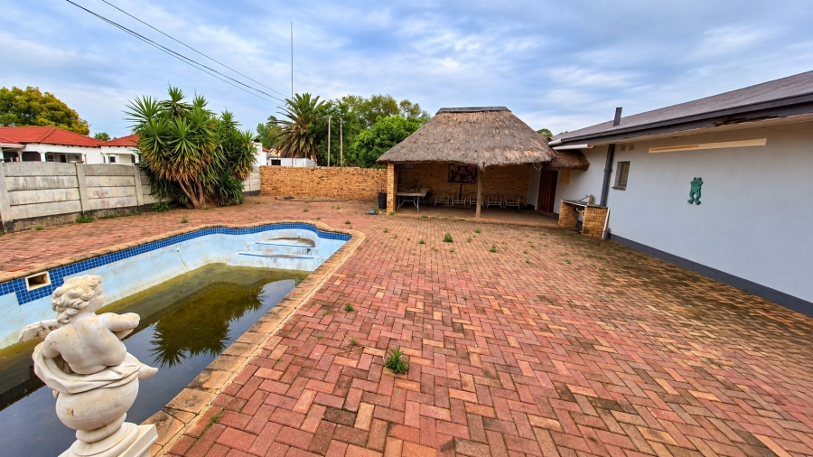 5 Bedroom Property for Sale in Meiringspark North West